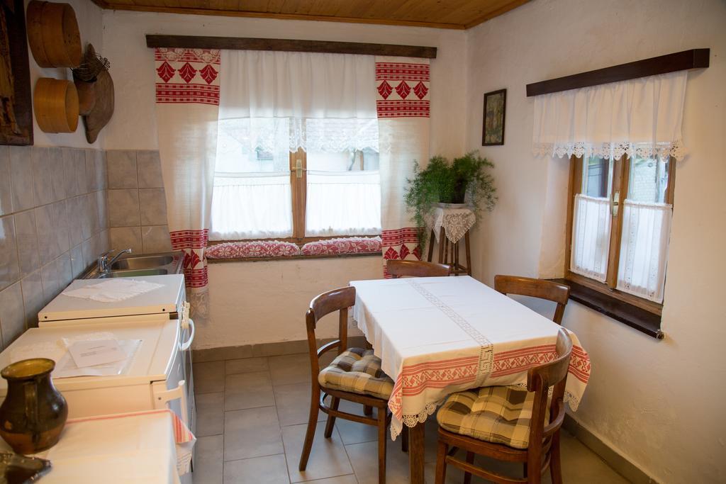 Apartment Eko Etno Selo Stara Kapela, Pavina Kuca エクステリア 写真